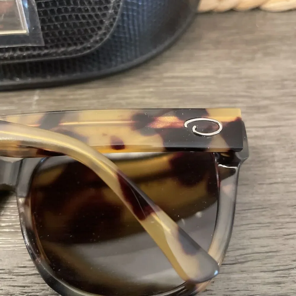 Oscar De La Renta Tortoise Brown  Sunglasses With Case Women’s